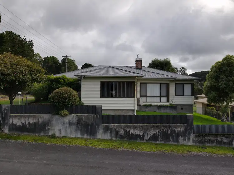 11 Bayley Street, Zeehan TAS 7469