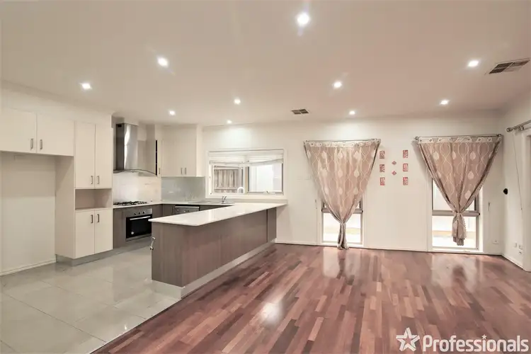 2/12 Warbla St, Dandenong North VIC 3175