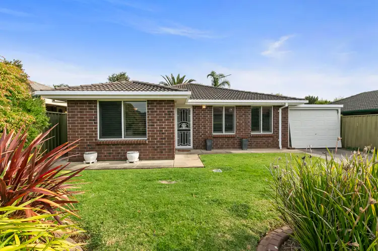 18 Champagne Crescent, Woodcroft SA 5162