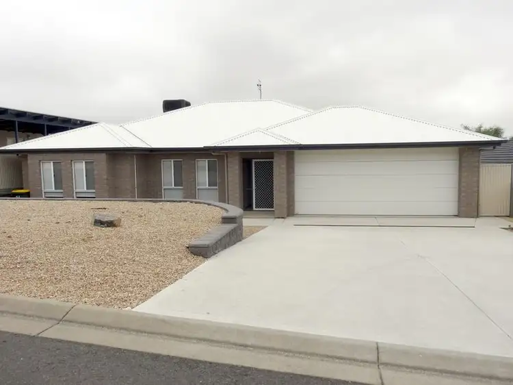 6 Watson Crescent