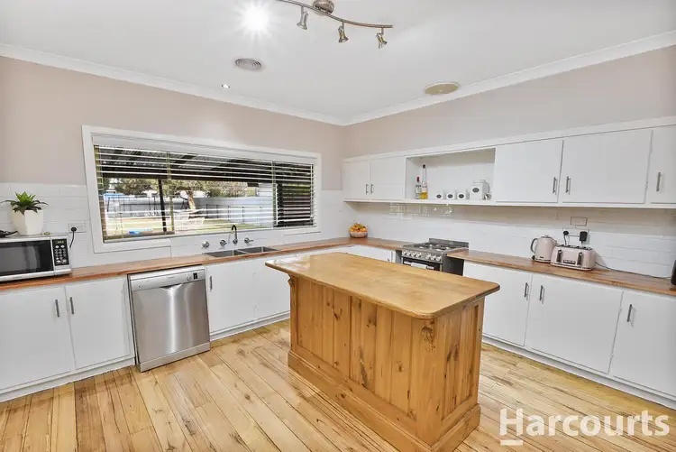 15 Tena Avenue, Horsham VIC 3400