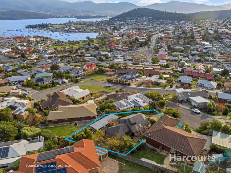 30 Begonia Street, Lindisfarne TAS 7015