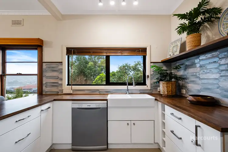 14 Sunnyside Road, Lindisfarne TAS 7015