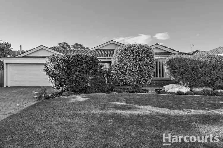 24 Paradise Circuit, Halls Head WA 6210