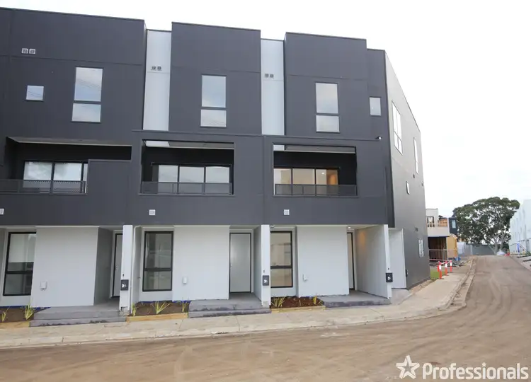 24 Yellowstone Street