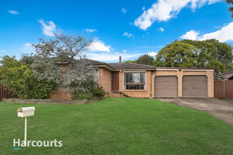 10 Solander Drive, St Clair NSW 2759
