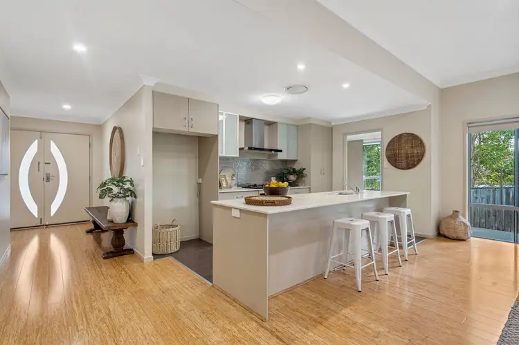 4 Riverbank Court, Ashmore QLD 4214
