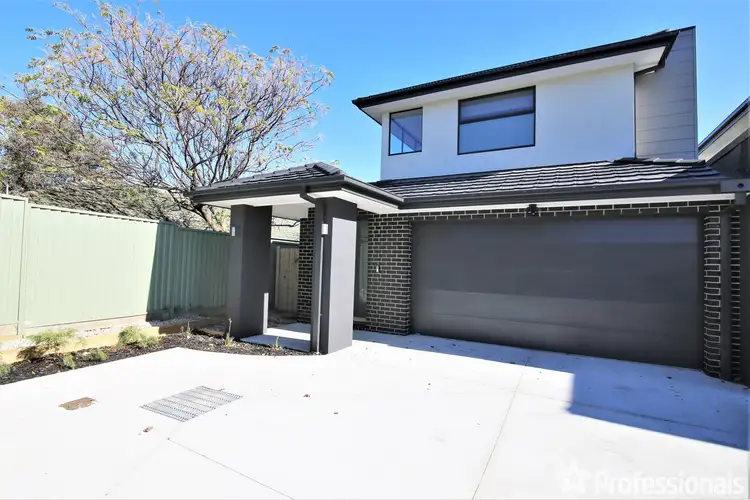 Main view of Homely house listing, 2/4 Arilpa Court, Ashwood VIC 3147