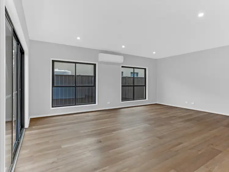 Fifth view of Homely house listing, 2/20 Sarakos Circuit, Wangaratta VIC 3677