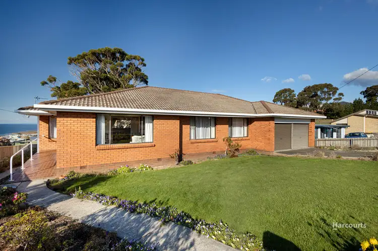 17 Pineleigh Street