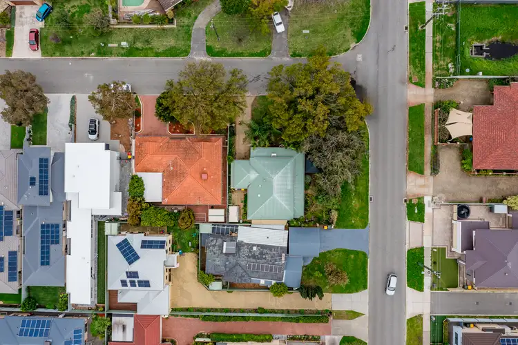 Sixth view of Homely house listing, 2 Jillian Street, Riverton WA 6148