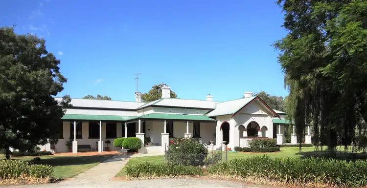 "Pine Lodge" Woodyards Rd, Tocumwal NSW 2714