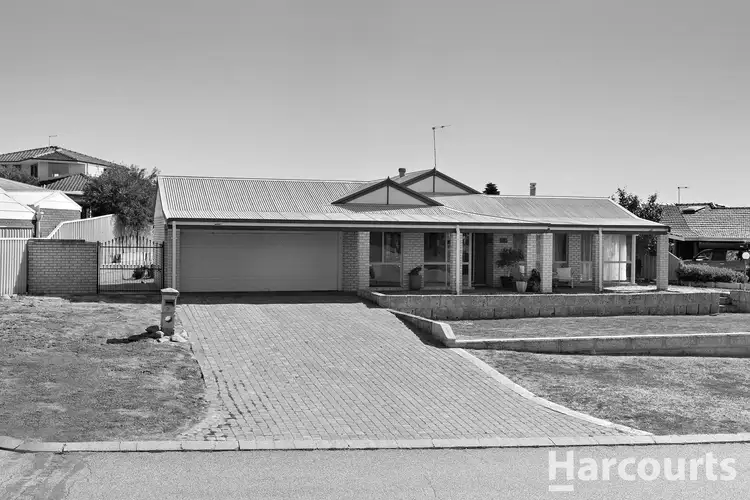29 Oaklands Avenue, Halls Head WA 6210