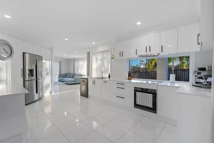 14 Yarraglen Place, Parkwood QLD 4214
