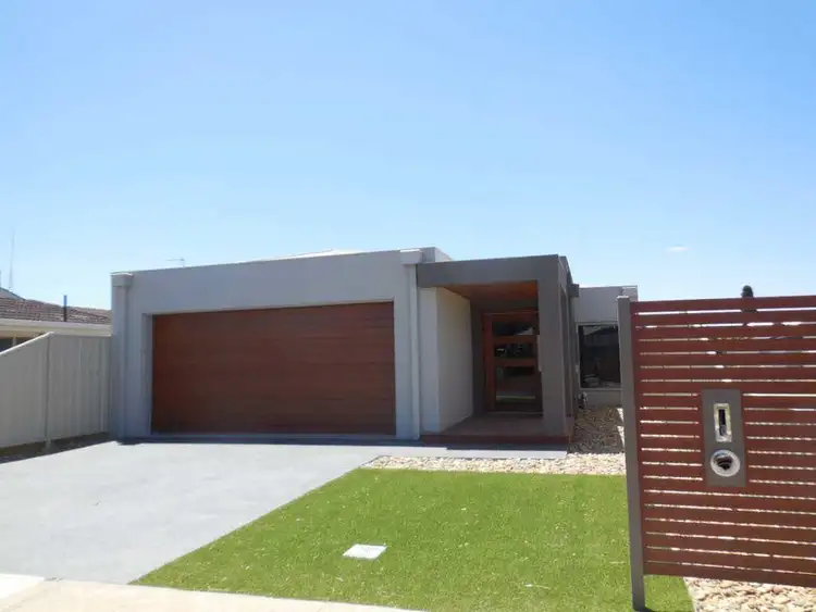 11 Andrew Street