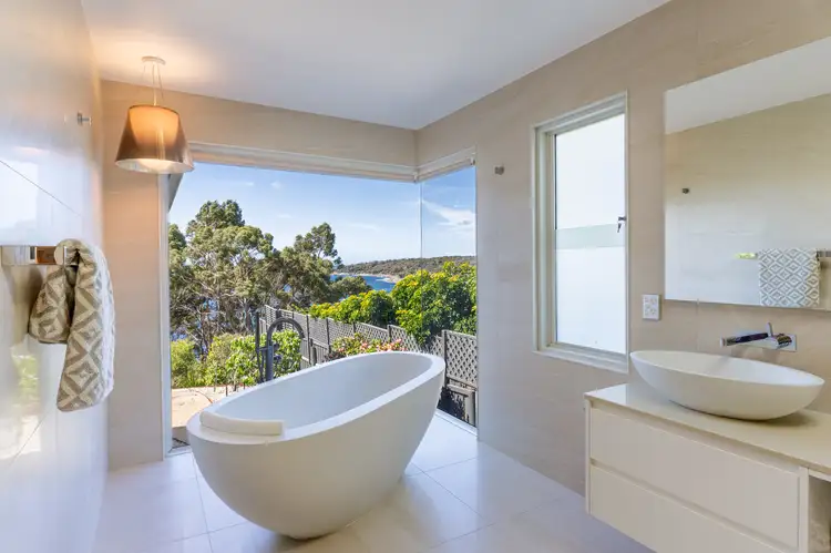 34 Treloggen Drive, Binalong Bay TAS 7216