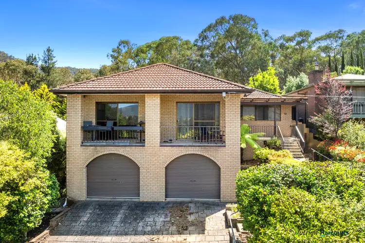 32 Centre Avenue, Eildon VIC 3713
