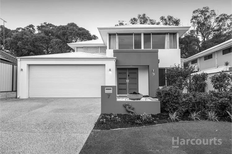 7 Hillside Fairway