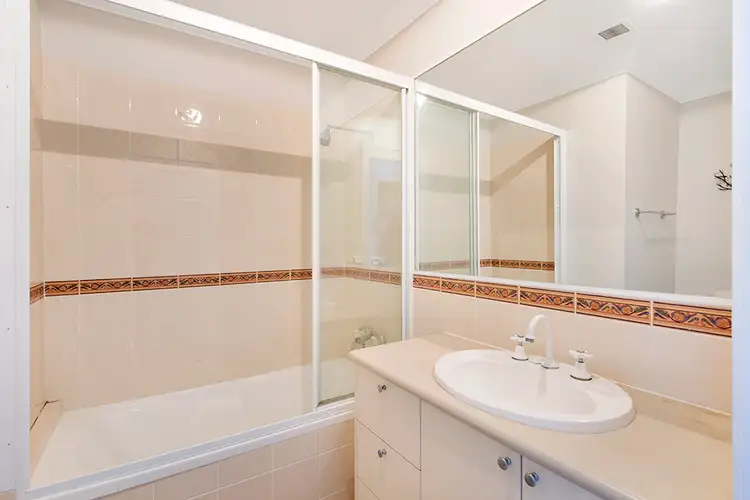 Fifth view of Homely unit listing, 6/4 Waverley Street, Southport QLD 4215