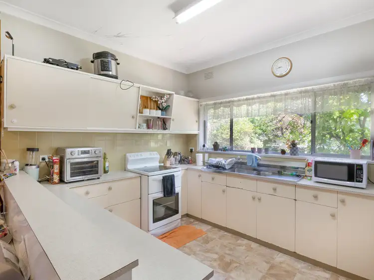 Second view of Homely house listing, 10 Warwillah Avenue, Wangaratta VIC 3677