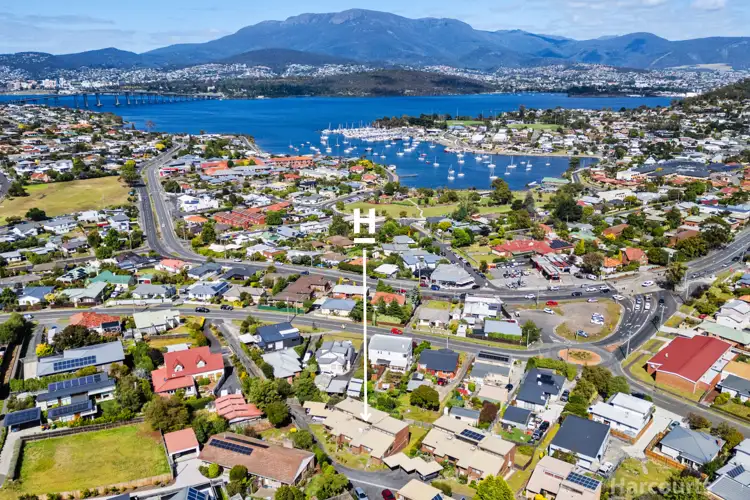 9/84 Malunna Road, Lindisfarne TAS 7015