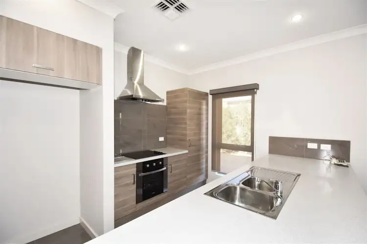 2/54 Irrampenye Street, Mount Johns NT 874