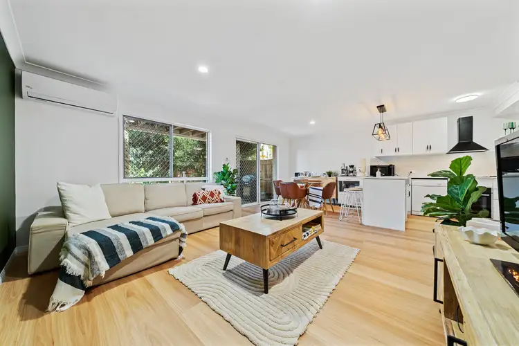 8 Peninsula Avenue