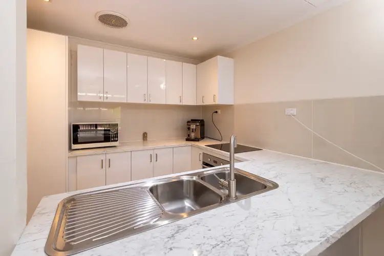 18/2 Barrett Drive, Desert Springs NT 870
