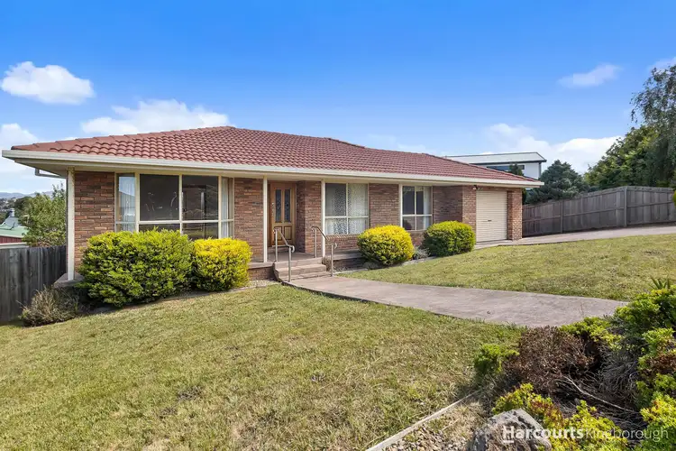 9 Adelong Drive