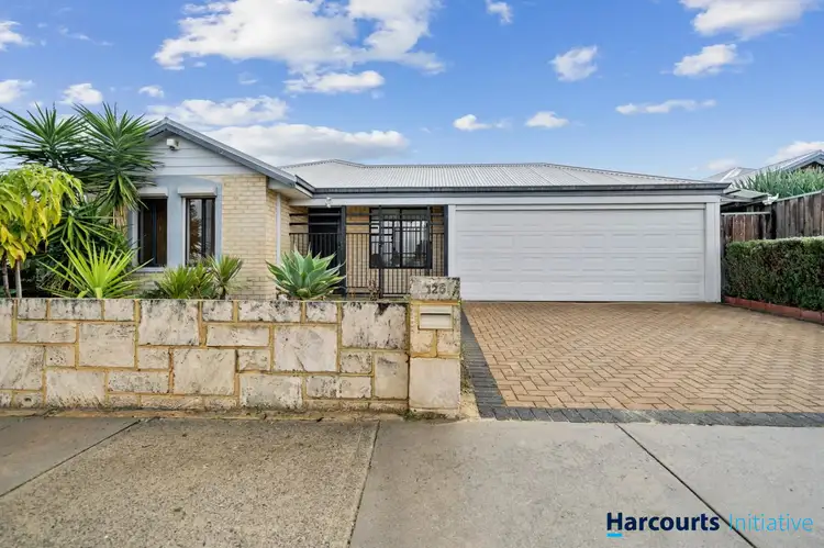 125 Coolamon Boulevard