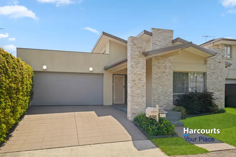 8 Woolls Crescent, Ropes Crossing NSW 2760