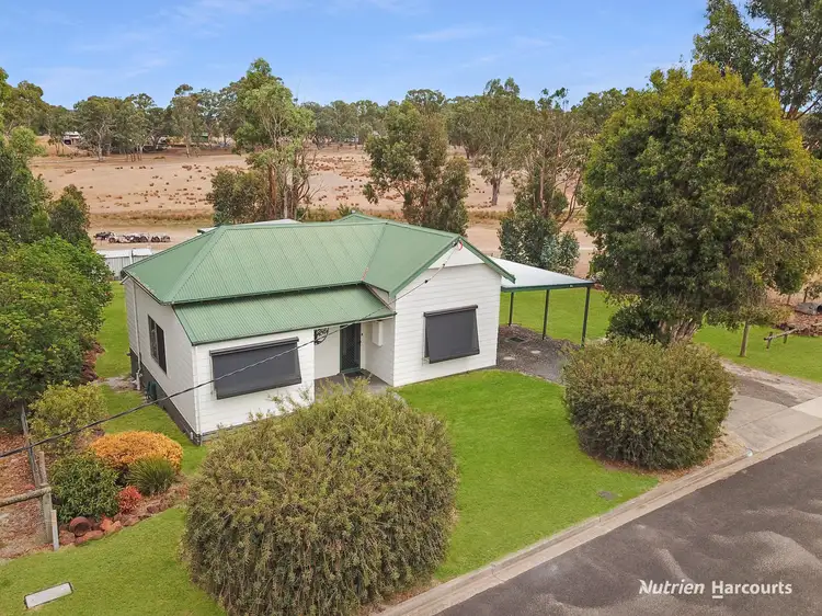 27 Roberts Street, Casterton VIC 3311