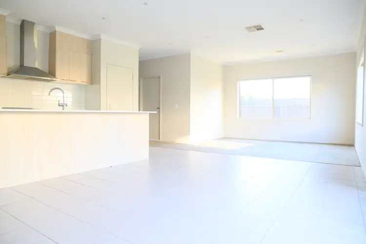 Fourth view of Homely house listing, 15 Divan Place, Craigieburn VIC 3064