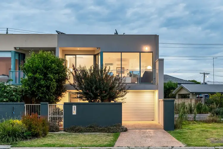 2 Skinner Street