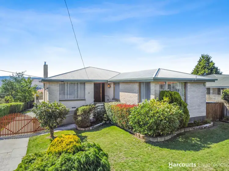 19 Redwood Crescent