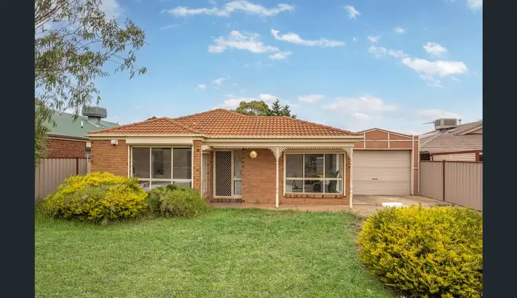 54 Rossiter Avenue, Roxburgh Park VIC 3064