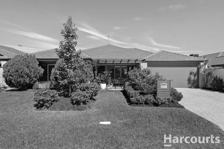 34 Pineknoll Gardens, Meadow Springs WA 6210