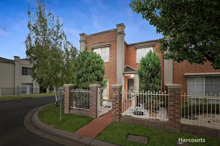 8 Sunrise Crescent, Templestowe Lower VIC 3107