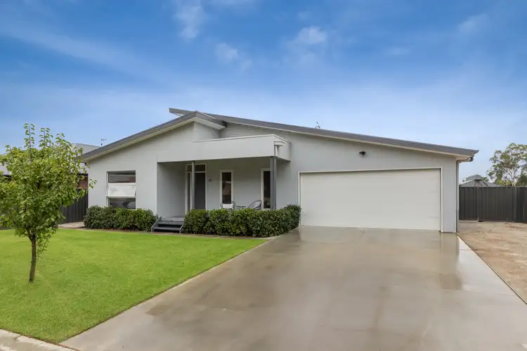 16 Armstrong Drive, Barham NSW 2732
