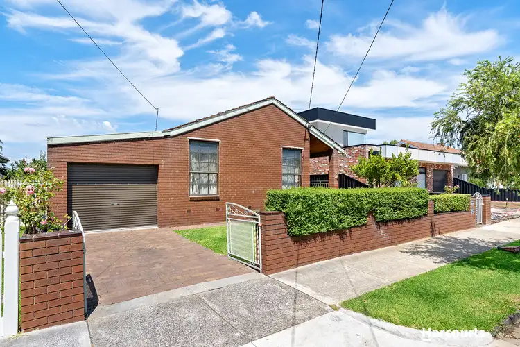 18 Huntington Grove, Coburg VIC 3058