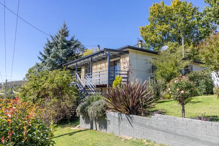 53W Memorial Avenue, Walcha NSW 2354