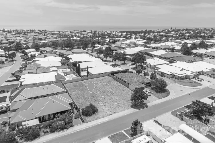 15 Buckingham Drive, Wannanup WA 6210