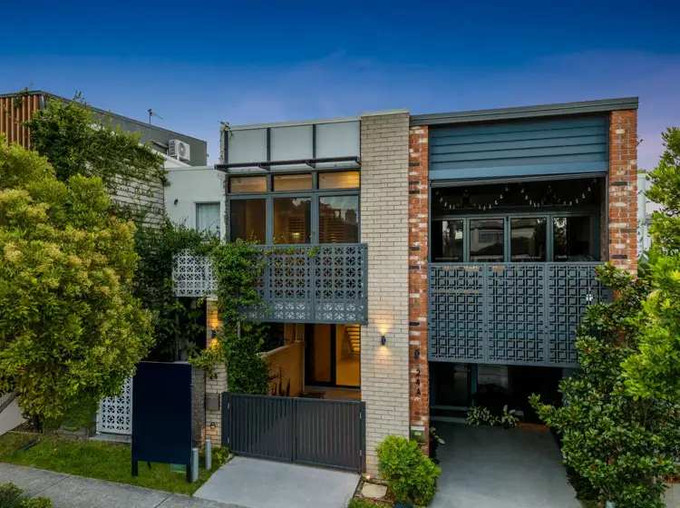 24 Lenneberg Street, Southport QLD 4215