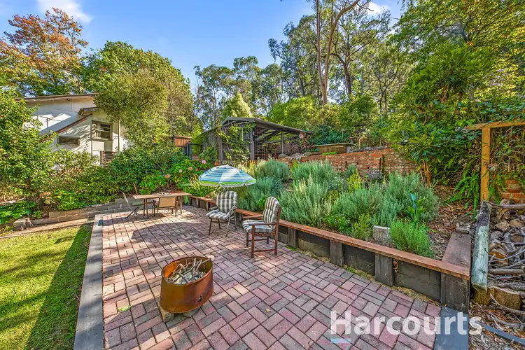 8 Oakwood Lane, Belgrave VIC 3160