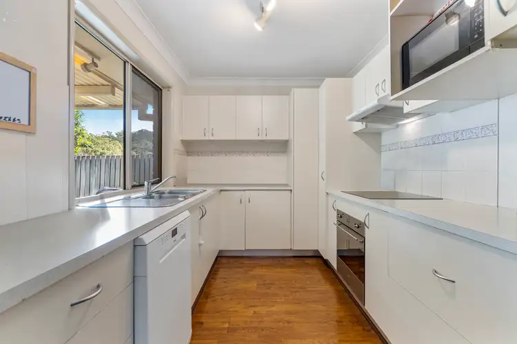 8 Pinemount Crescent, Oxenford QLD 4210