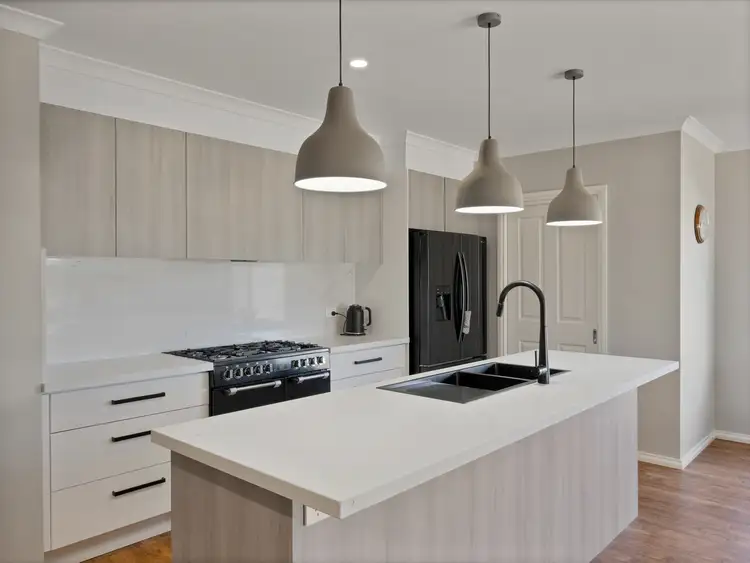 Second view of Homely house listing, 10 Dianella Street, Wangaratta VIC 3677