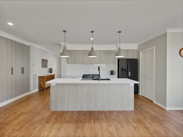Fifth view of Homely house listing, 10 Dianella Street, Wangaratta VIC 3677