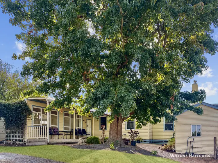 8 Ross Street, Casterton VIC 3311
