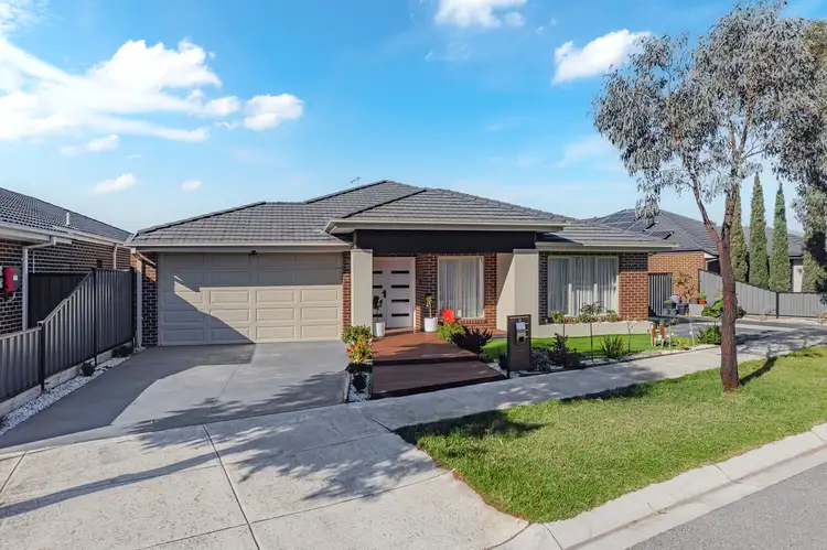 16 Peninsula Crescent, Craigieburn VIC 3064