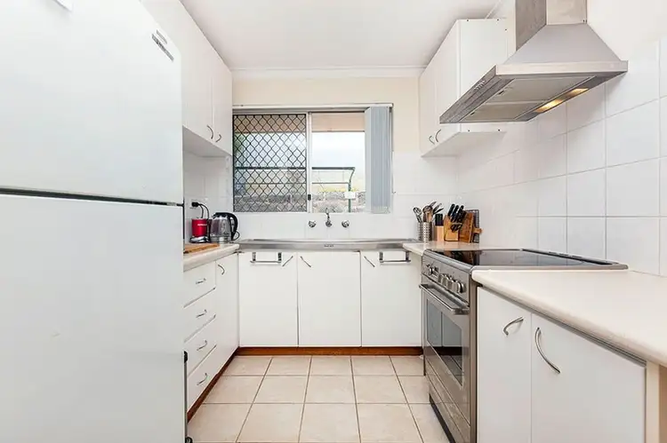 10/10 Southbourne St, Scarborough WA 6019